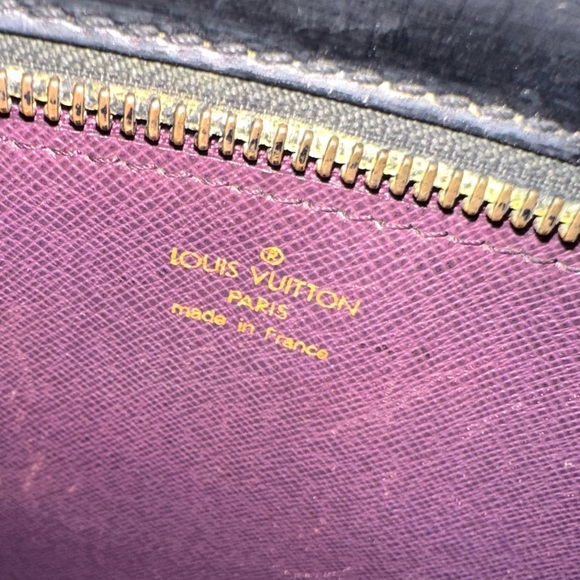 🖤 LV Clutch/Crossbody! 💜 - Picture 10 of 10